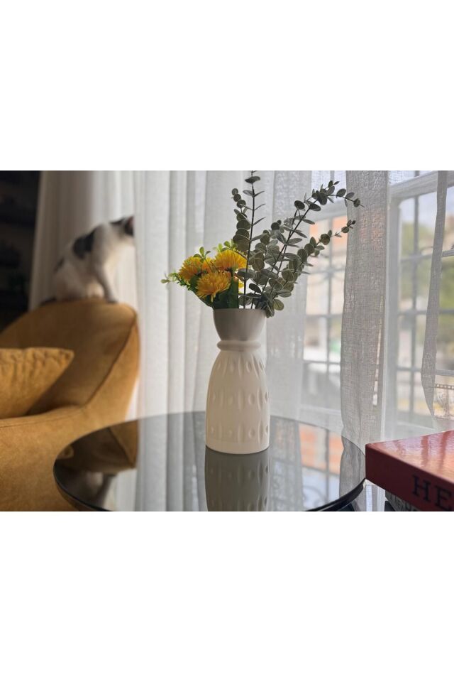 Modern ve Şık İskandinav Tarzda Beyaz Dekoratif Vazo