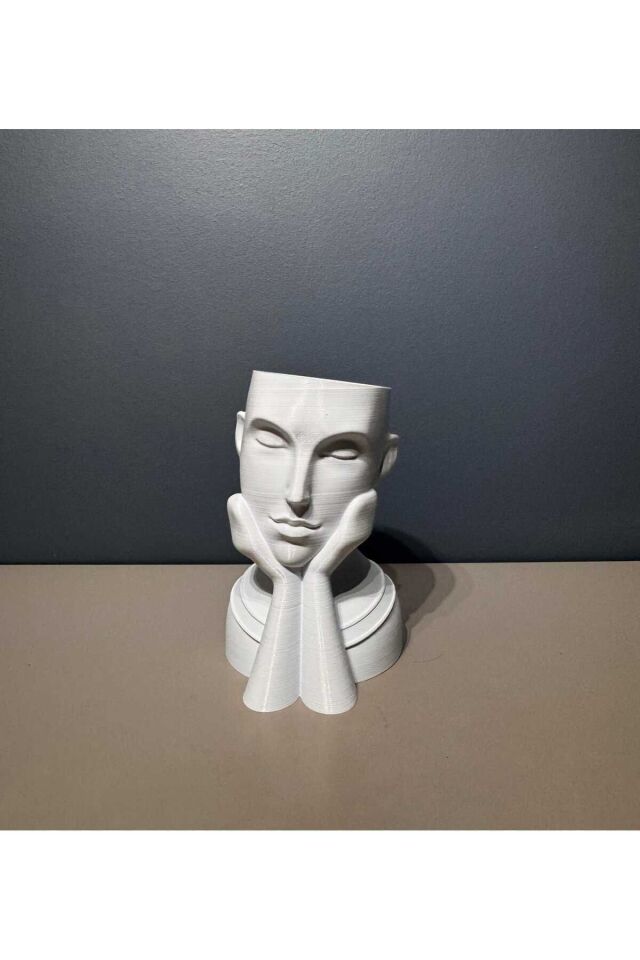 Beyaz Saksı Erkek Figürü